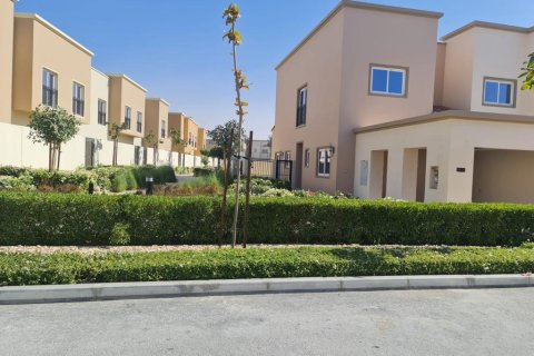 Adosado en Amaranta, Dubai Land, Dubai, 4 dormitorios, 2476 m², № 766 - foto 15