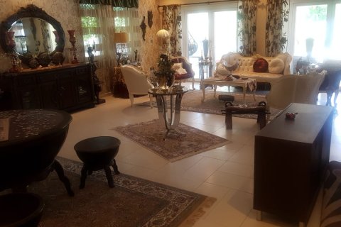 Villa en Regional, Jumeirah Park, Dubai, 5 dormitorios, 490 m², № 761 - foto 3