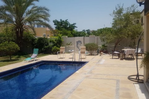 Villa en Regional, Jumeirah Park, Dubai, 5 dormitorios, 490 m², № 761 - foto 2