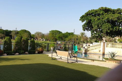 Villa en Jumeirah Islands, Dubai, 5 dormitorios, 502 m², № 760 - foto 19