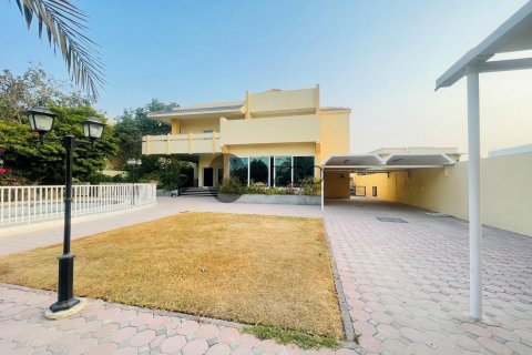 Вилла в Джумейре, Дубай, 4 спальни, 889.5м², № 37618
