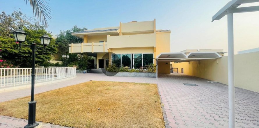 Вилла в Джумейре, Дубай, 4 спальни, 889.5м², № 37618