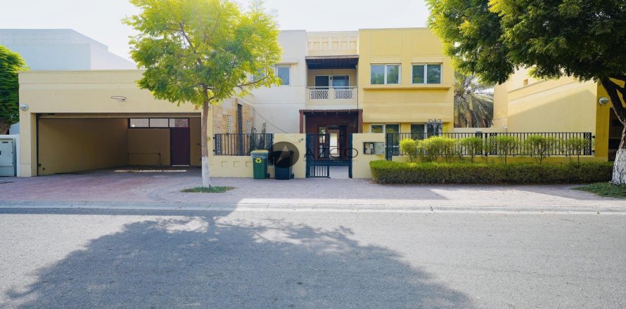 Villa à Meadows, Dubai, 5 chambres, 554.6 m², № 37620