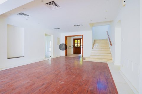 Villa à Meadows, Dubai, 5 chambres, 554.6 m², № 37620 - photo 4