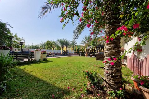 Villa in Legacy, Jumeirah Park, Dubai 3 bedrooms, 325 sq.m. № 15650 - photo 9