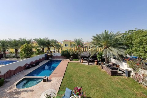 Villa in Legacy, Jumeirah Park, Dubai 3 bedrooms, 325 sq.m. № 15650 - photo 10