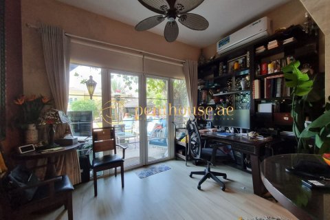 Villa in Legacy, Jumeirah Park, Dubai 3 bedrooms, 325 sq.m. № 15650 - photo 4
