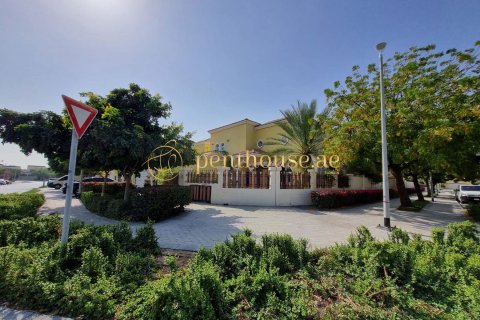 Villa in Legacy, Jumeirah Park, Dubai 3 bedrooms, 325 sq.m. № 15650 - photo 12