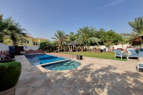Villa in Legacy, Jumeirah Park, Dubai 3 bedrooms, 325 sq.m. № 15650 - photo 15