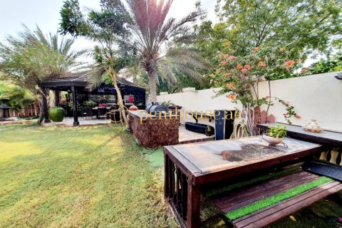 Villa in Legacy, Jumeirah Park, Dubai 3 bedrooms, 325 sq.m. № 15650 - photo 14