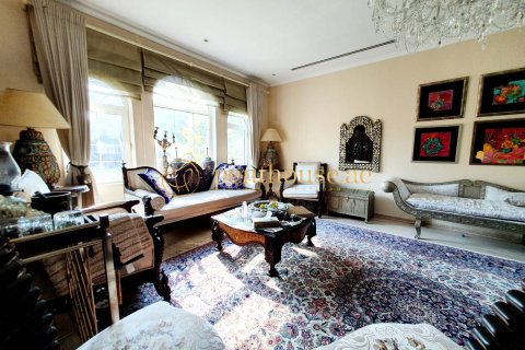 Villa in Legacy, Jumeirah Park, Dubai 3 bedrooms, 325 sq.m. № 15650 - photo 3