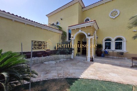 Villa in Legacy, Jumeirah Park, Dubai 3 bedrooms, 325 sq.m. № 15650 - photo 7