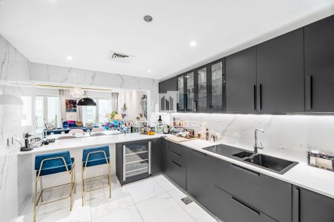 Apartment in Shoreline Apartments, Palm Jumeirah, Dubai 2 bedrooms, 185 sq.m. № 72853 - photo 12