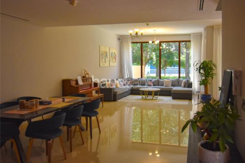 Adosado en Jumeirah Islands, Dubai, 4 dormitorios, 216 m², № 43385 - foto 4