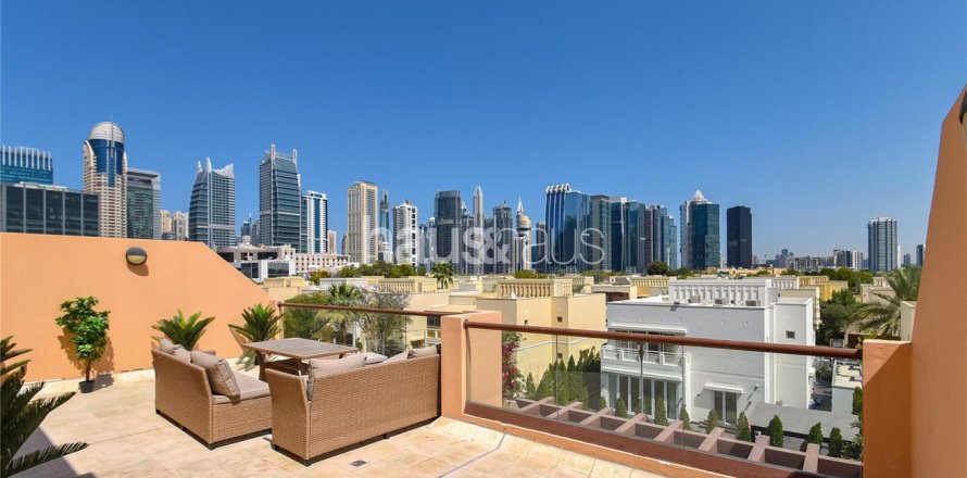 Adosado en Jumeirah Islands, Dubai, 4 dormitorios, 216 m², № 43385
