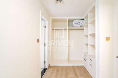 Apartamento en The Residences, Downtown Dubai (Downtown Burj Dubai), Dubai, 2 dormitorios, 125.42 m², № 137080 - foto 14