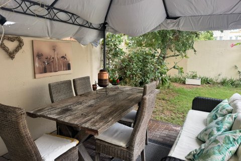 Villa in Dubai 2 bedrooms, 173 sq.m. № 100342 - photo 11