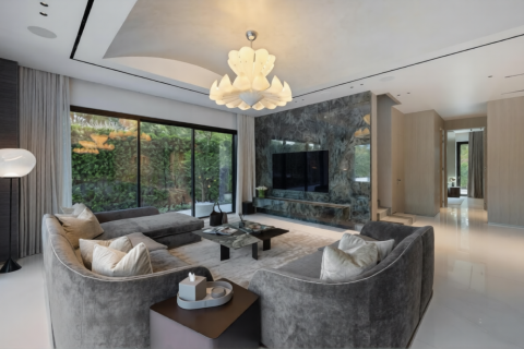 Duplex in Dubai 6 bedrooms, 929 sq.m. № 102281 - photo 12