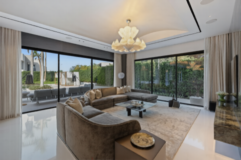 Duplex in Dubai 6 bedrooms, 929 sq.m. № 102281 - photo 23