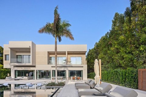 Duplex in Dubai 6 bedrooms, 929 sq.m. № 102281 - photo 8
