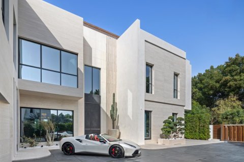 Duplex in Dubai 6 bedrooms, 929 sq.m. № 102281 - photo 4