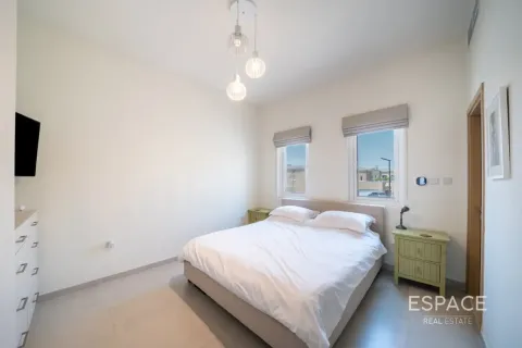 Купить виллу в Dubai Land, Дубай: 2 спальни, 172м², № 122268 - фото 12
