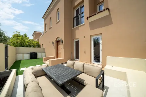 Villa in Dubai Land, Dubai 2 bedrooms, 172 sq.m. № 122268