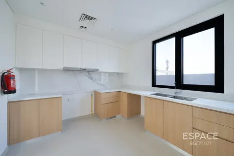 Townhouse in Jebel Ali, Dubai 4 bedrooms, 286 sq.m. № 122263 - photo 5
