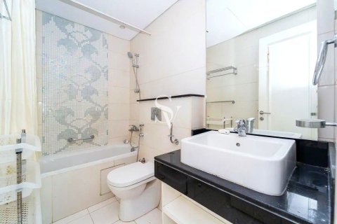 Снять в аренду квартиру в Capital Bay, Бизнес-Бэй, Дубай: 2 спальни, 126м², № 132739 - фото 9