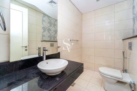 Снять в аренду квартиру в Capital Bay, Бизнес-Бэй, Дубай: 2 спальни, 126м², № 132739 - фото 3