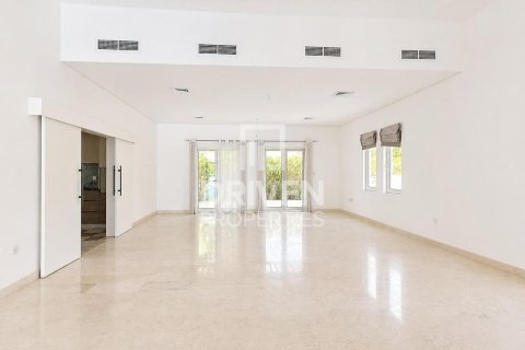 فيلا في فيلات, دبي 5 غرف نوم , 934.6 م² رقم 140275 - صورة 3