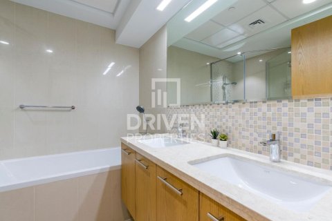 Apartamento en Bellevue Towers, Downtown Dubai (Downtown Burj Dubai), Dubai, 2 dormitorios, 120.03 m², № 140830 - foto 14