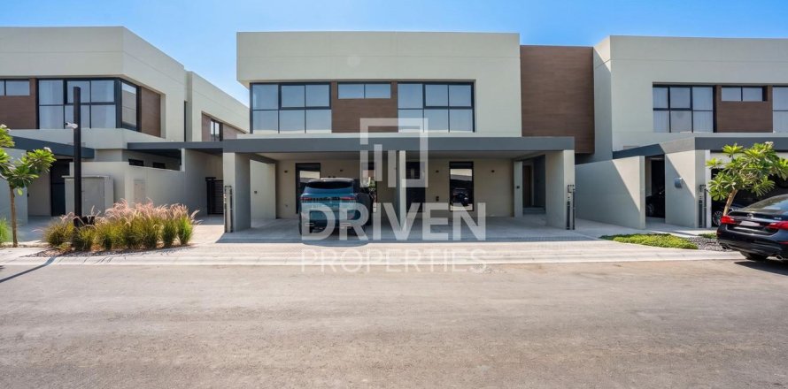 Villa in Dubai 3 bedrooms, 281.59 sq.m. № 140828