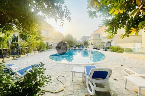 Вилла в Jumeirah 3, Джумейра, Дубай, 4 спальни, 371.6м², № 37622