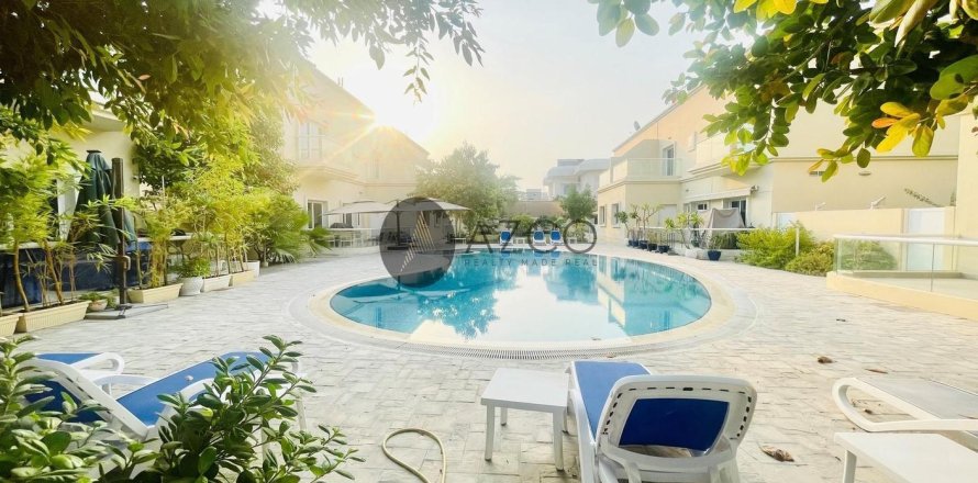 Вилла в Jumeirah 3, Джумейра, Дубай, 4 спальни, 371.6м², № 37622