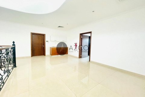 Снять в аренду виллу в Jumeirah 3, Джумейра, Дубай: 4 спальни, 371.6м², № 37622 - фото 6