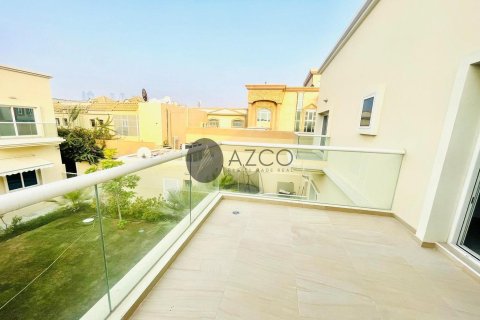 Снять в аренду виллу в Jumeirah 3, Джумейра, Дубай: 4 спальни, 371.6м², № 37622 - фото 11