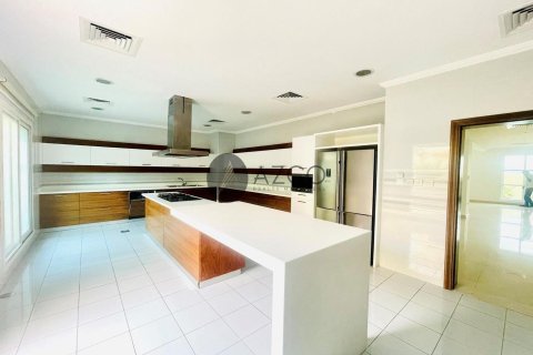 Снять в аренду виллу в Jumeirah 3, Джумейра, Дубай: 4 спальни, 371.6м², № 37622 - фото 4