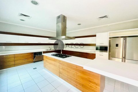 Снять в аренду виллу в Jumeirah 3, Джумейра, Дубай: 4 спальни, 371.6м², № 37622 - фото 3
