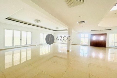 Снять в аренду виллу в Jumeirah 3, Джумейра, Дубай: 4 спальни, 371.6м², № 37622 - фото 5