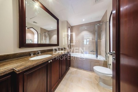 Apartment in Downtown Dubai (Downtown Burj Dubai), Dubai 2 bedrooms, 124.03 sq.m. № 140853 - photo 13