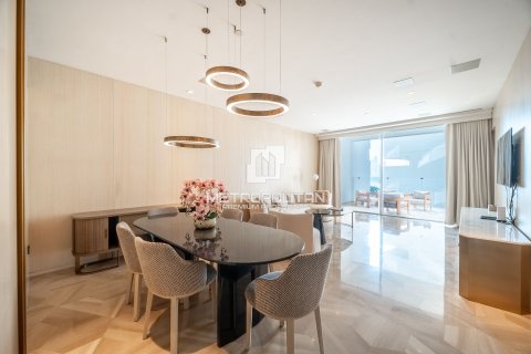 Снять в аренду квартиру в FIVE Palm Jumeirah, Пальма Джумейра, Дубай: 3 спальни, 216м², № 74155 - фото 2