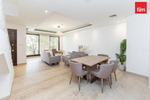 Adosado en Dubai, 4 dormitorios, 156 m², № 115010 - foto 2