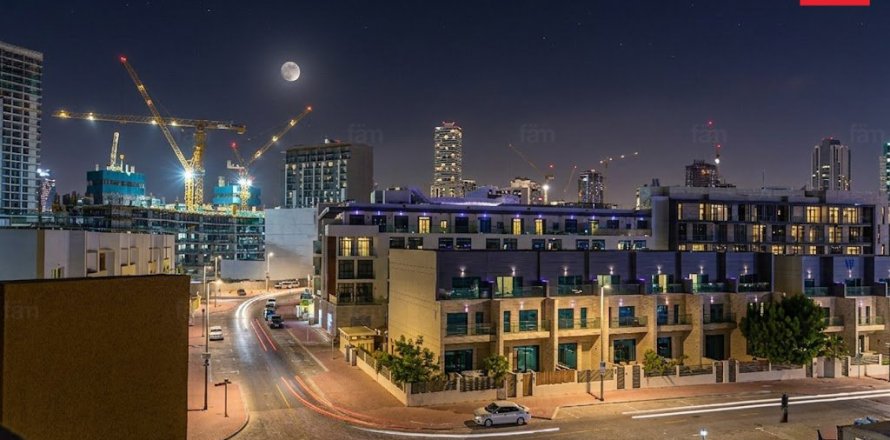 Adosado en Dubai, 4 dormitorios, 156 m², № 115010