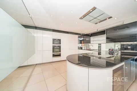 Apartment in Dubai Marina, Dubai 2 bedrooms, 143 sq.m. № 122893 - photo 13