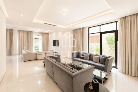 Villa en The Field, DAMAC Hills (Akoya by DAMAC), Dubai, 5 dormitorios, 465 m², № 139071 - foto 7