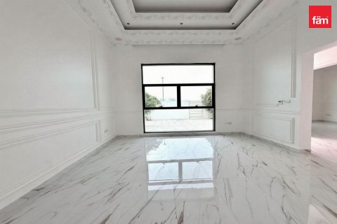 Villa in Dubai 5 bedrooms, 930.2 sq.m. № 139709 - photo 14