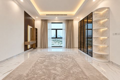 Villa in Dubai 5 bedrooms, 930.2 sq.m. № 139709