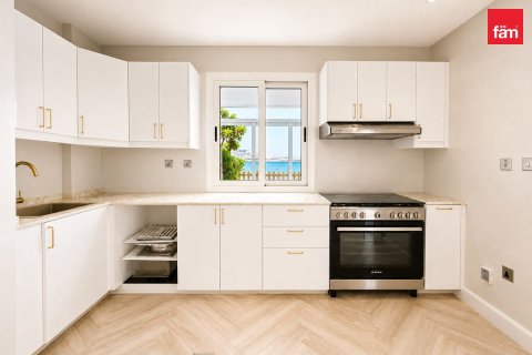 Снять в аренду виллу в Пальме Джумейре, Дубай: 5 спален, 263.9м², № 139710 - фото 9