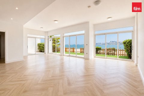 Villa in Palm Jumeirah, Dubai 5 bedrooms, 263.9 sq.m. № 139710
